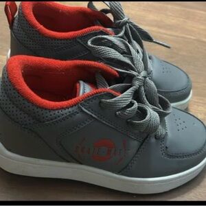 Boys Heelys size 13.